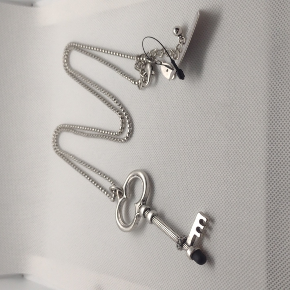 Chico's pendant necklace